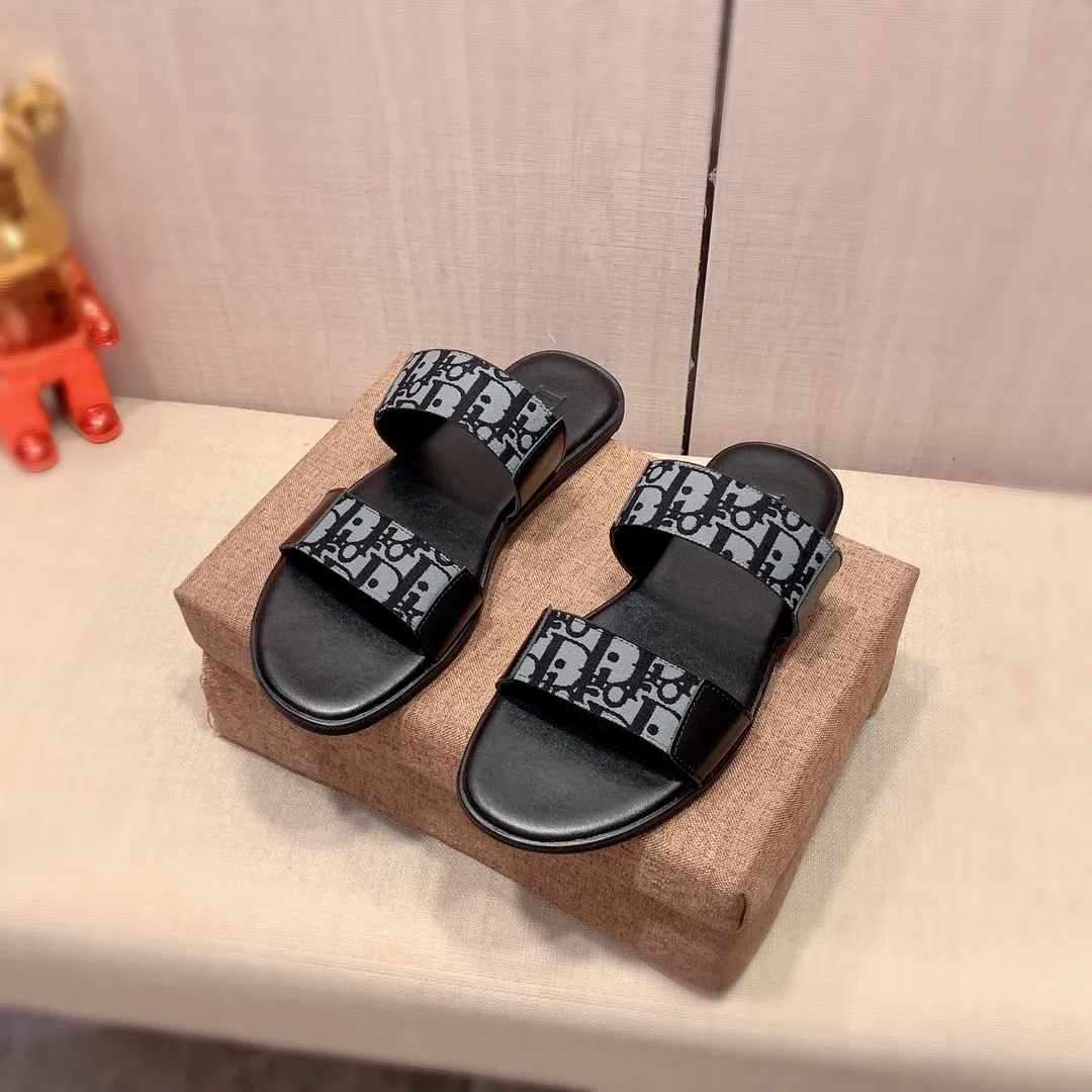 Slippers: New model: Factory price 220 🎩🎩🔥🔥《Dior* 》【High·Version】Series of slippers, top purchasing agent🔍🔍Men's 2020 counters are on sale at the same time, imported from Italy, original selected cowhide, exquisite workmanship,), sole: (super comfortable) original factory special supply Original sole, ⚠️Exclusive double-layer movable molded sole, super comfortable⚠️, real shot 🎬The real thing is more beautiful🔍🔍original quality, you can go in and out of the counter at will, 266 positive code 38-44, long-term availability